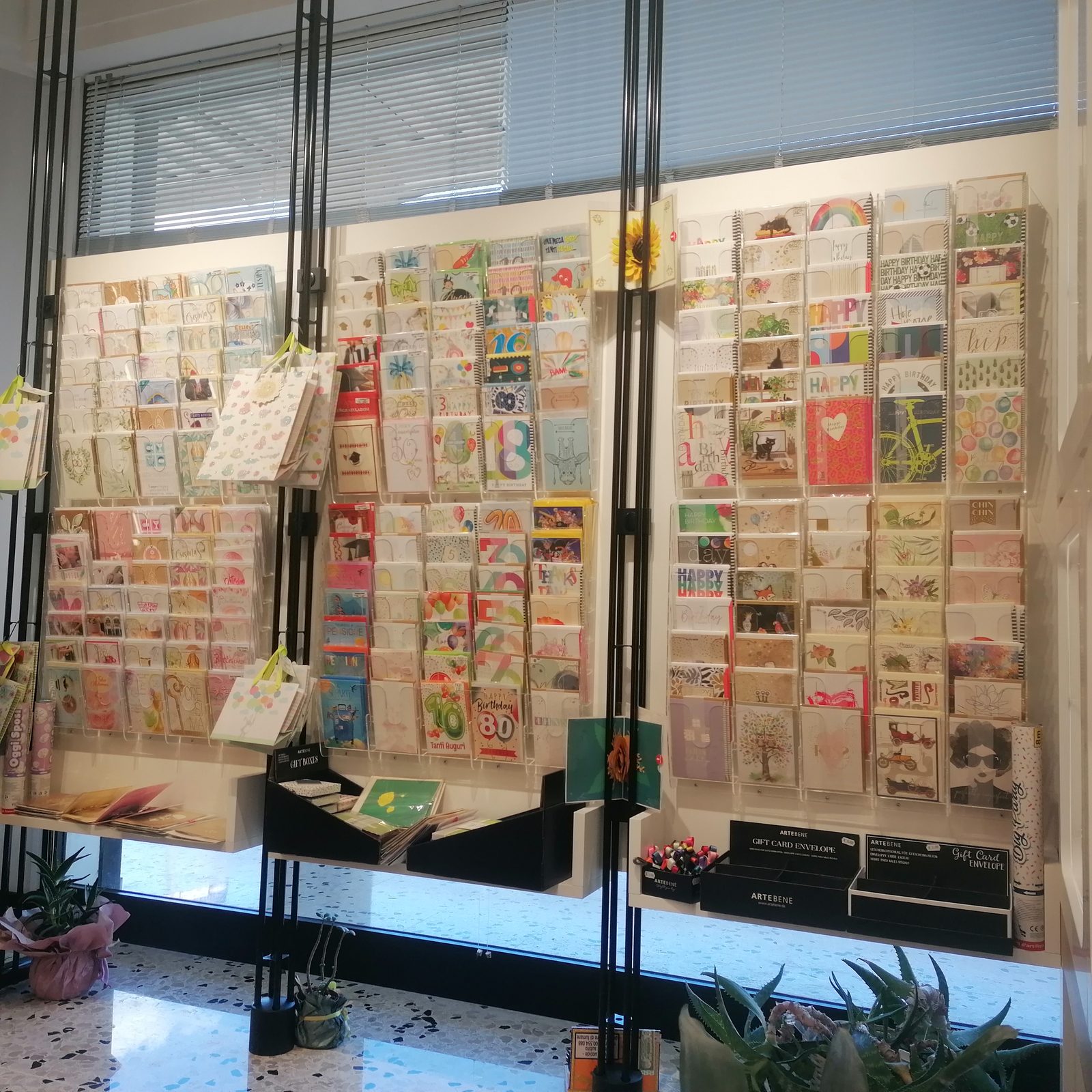 Espositore biglietti e cartoline